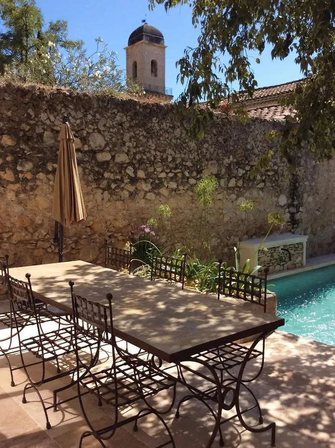 Les Terrasses De Boulbon B&B 0*,  França